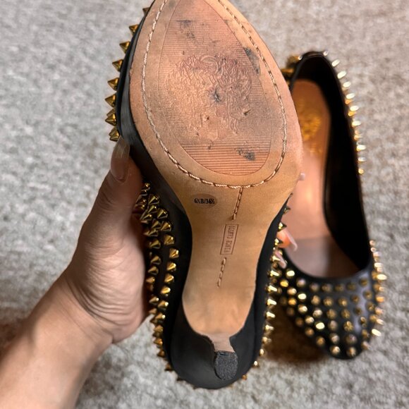 LIKE NEW Vince Camuto platform pumps "Madelyn" with gold studs, size 6.5 - Picture 3 of 4